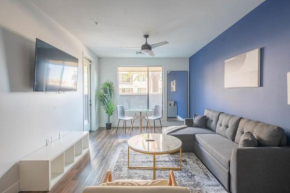 Stylish 1BD - Pool, Gym, Parking, W-D - Sleeps 4